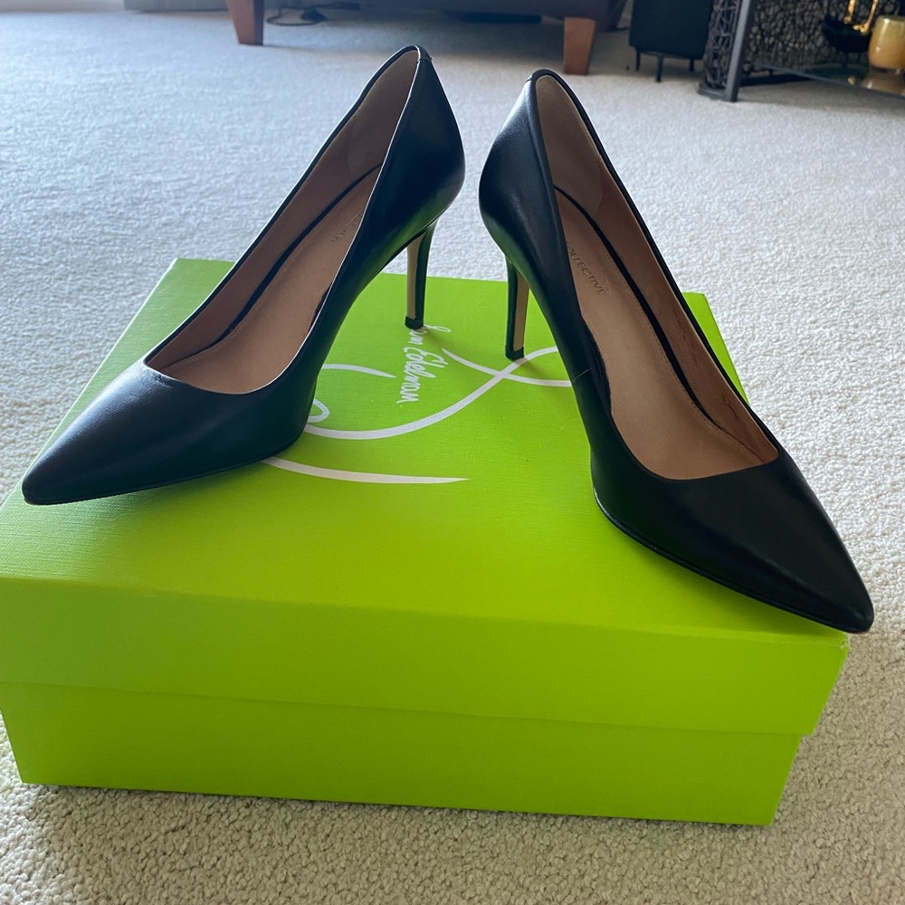 Nine West Black leather 4” Classic Pump, Like NEW Size 8, “206 Collection”